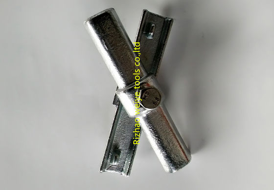 中国 forged 足場ピン 1.1kg ボルト 77mm の造リベットで留まった六角形のナット 23mm を接合しました サプライヤー